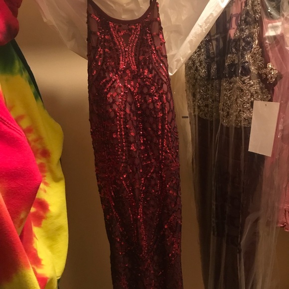 Maroon sequence prom dress! - Picture 2 of 5